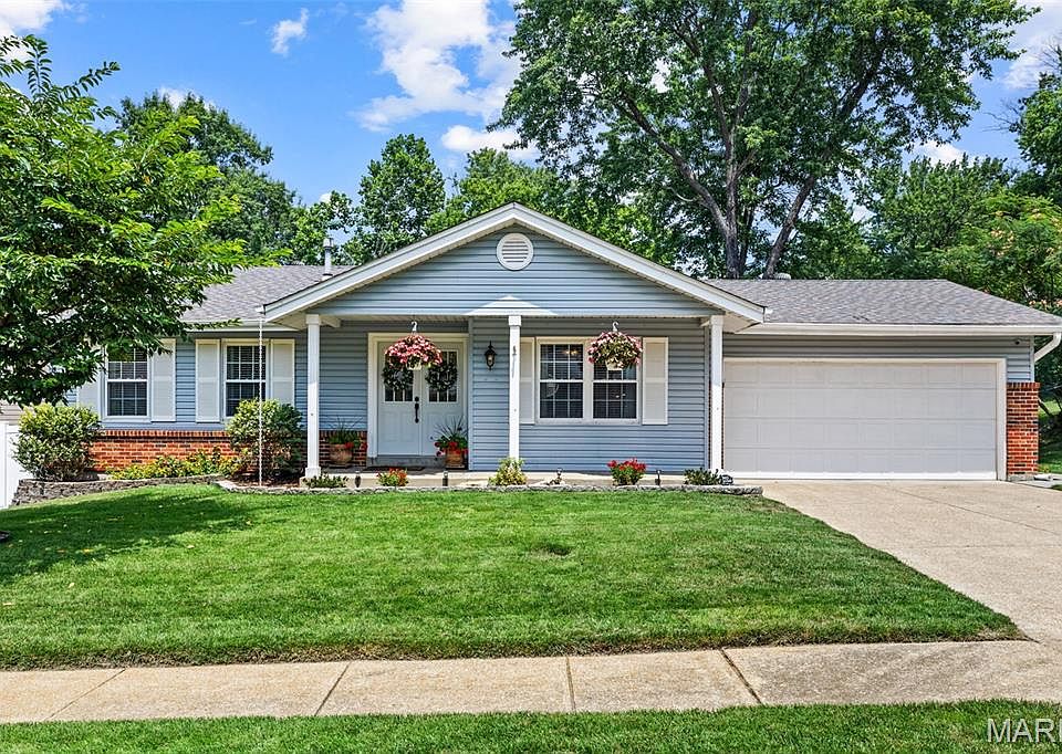 1st image of 223 Shadyoak Dr