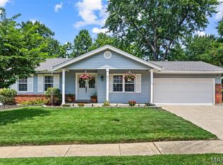 223 Shadyoak Dr, Ballwin, MO 63021