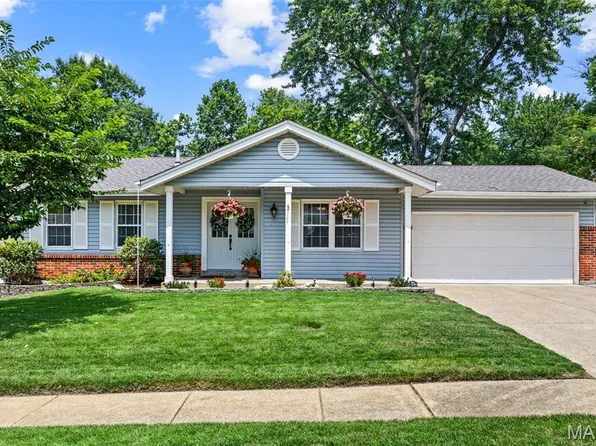 223 Shadyoak Dr, Ballwin, MO 63021