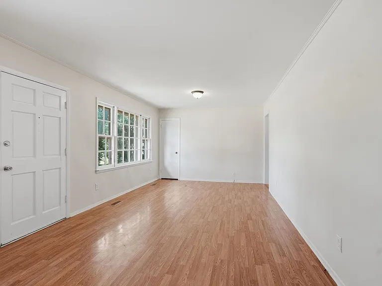 704 Jackson Dr — Photo 6