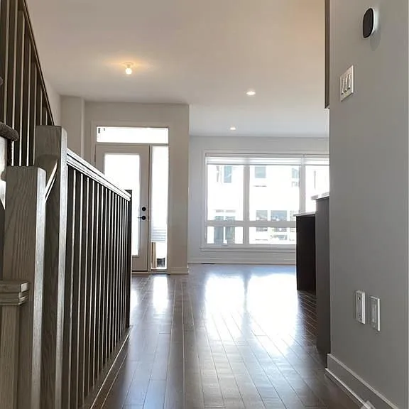 370 Walden Dr — Photo 2