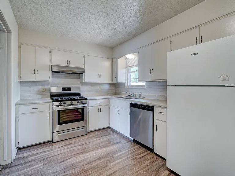 529 N Blackwelder Ave #529 — Photo 6