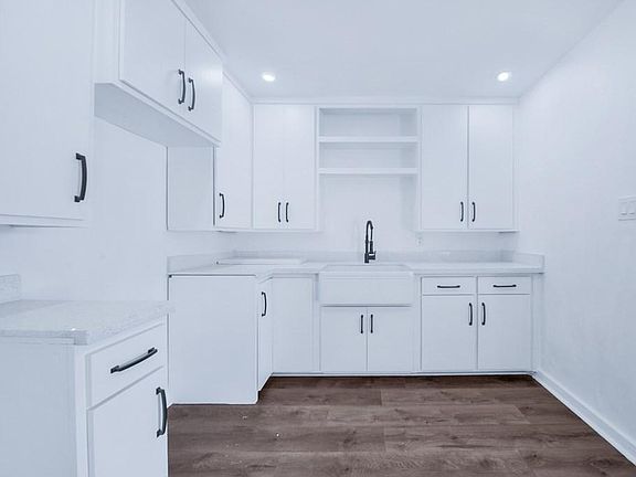4th image of 443 Villa Verde Dr