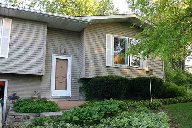 1st image of 130 Grandview Dr NE