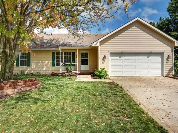 1321 Stonecrest Dr, Kearney, MO 64060