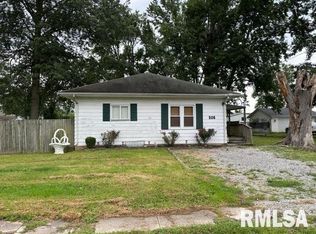 508 E Smith St, Benton, IL 62812
