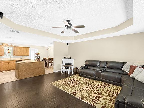 3rd image of 10197 Wooded Way