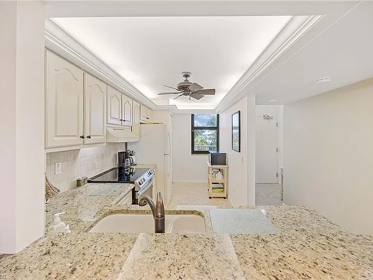 260 Seaview Ct #604 — Photo 9