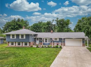 950 W Mill Dr, Highland Heights, OH 44143