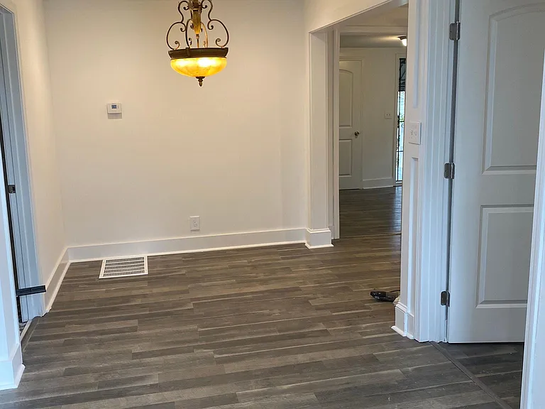 379 Illinois Ave NW — Photo 24