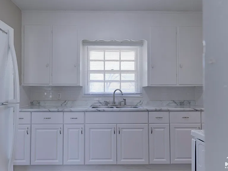 654 N Glendale St — Photo 12