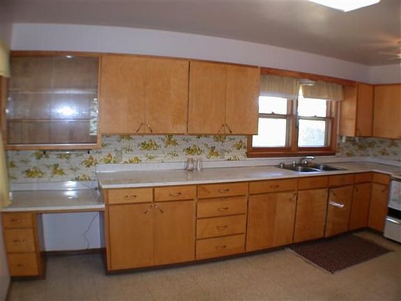 3rd image of 916 Gladis Dr