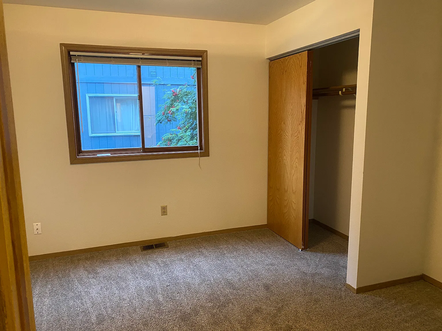 2 bed, 850 sqft, $1,400 — Photo 3
