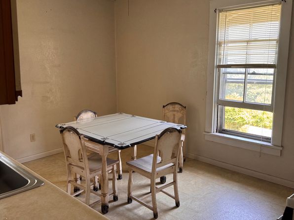 530 E 6th St APT 4