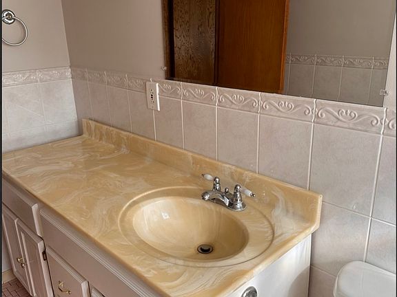 5th image of 2555 N Nordica Ave #1