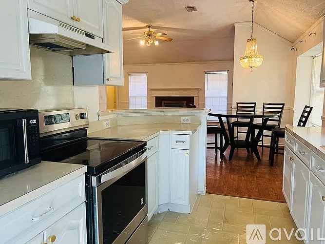 3 bed, 1420 sqft, $2,200 — Photo 4