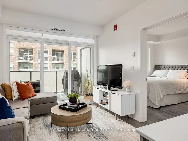 385 Osler St #306 — Photo 9