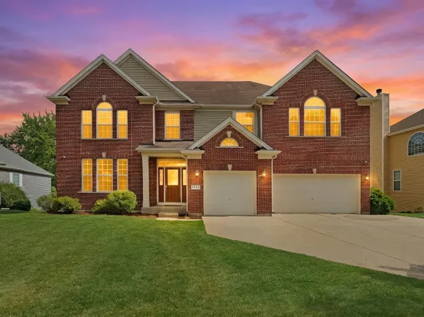 1015 Timber Lake Dr, Antioch, IL 60002