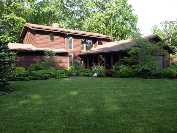 1200 Wildwood Dr, Vermilion, OH 44089