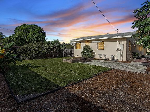 3rd image of 616 11th Avenue N