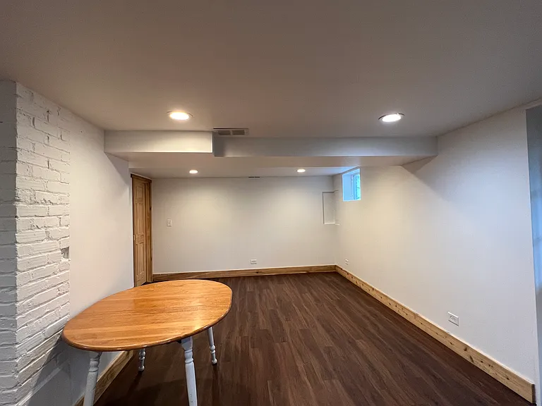 913 Webster Ave — Photo 6