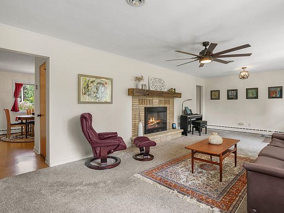 5th image of 301 Valley View St