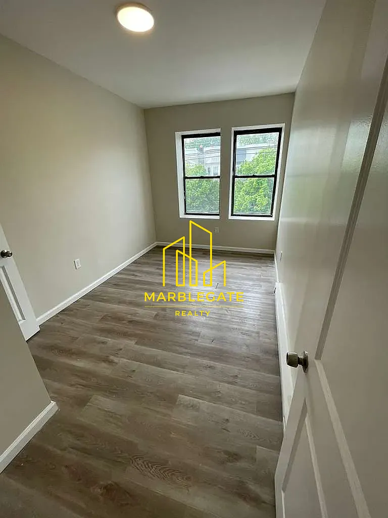 4 bed, $2,650 — Photo 4