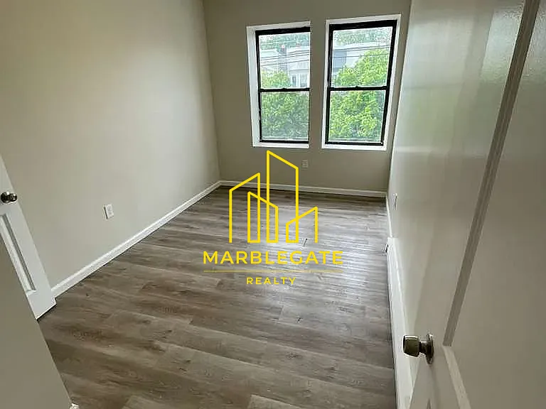 383-385 Avon Ave #22L — Photo 3