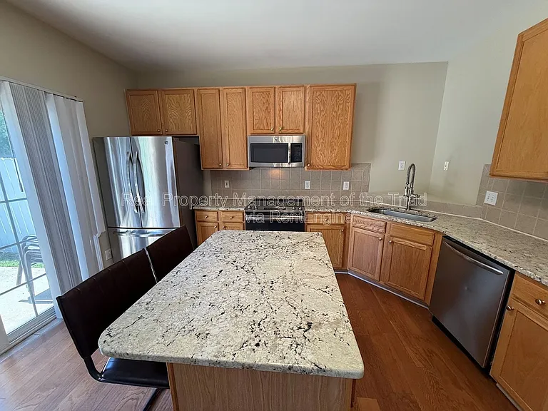 3930 Fountain Village Cir — Photo 7