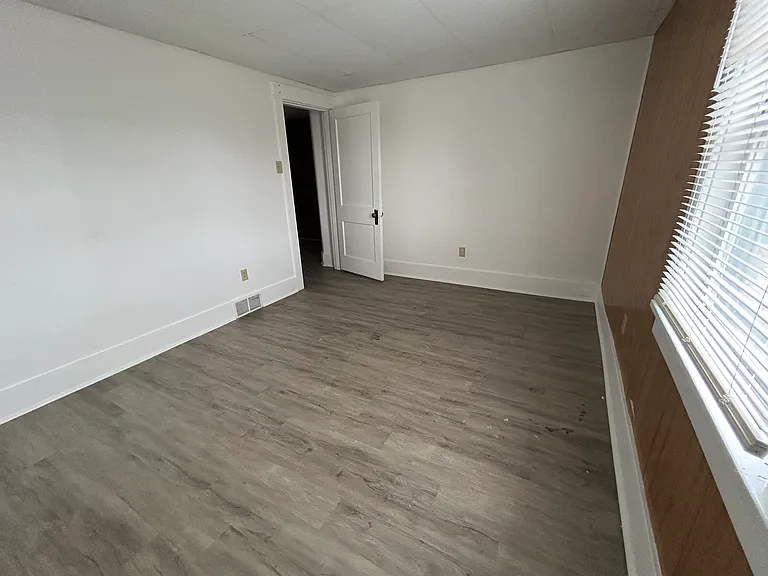19 Singer Ave — Photo 11