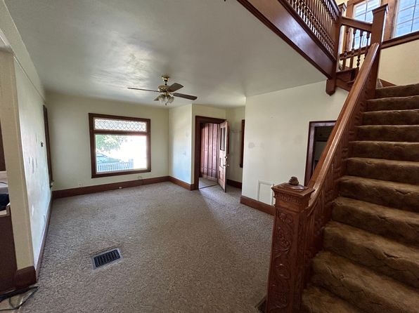 210 Broad St #1