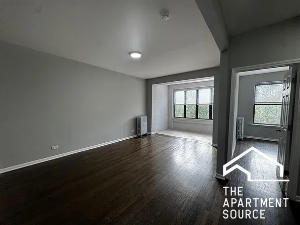 2666 E 77th St #3, Chicago, IL 60649