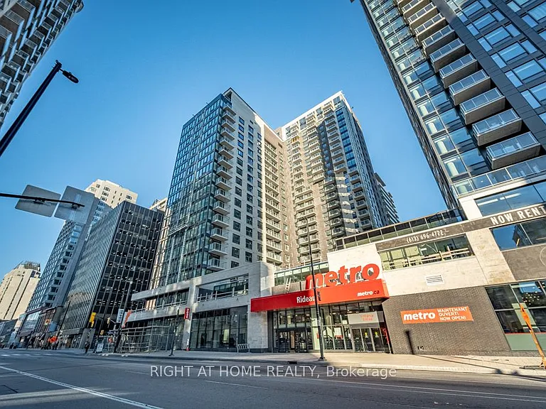 180 George St #1403 — Photo 23