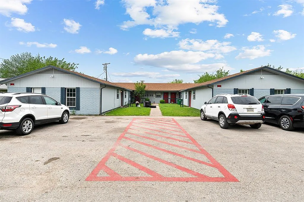 2 bed, 1.0 bath, 700 sqft, $1,025 — Photo 4
