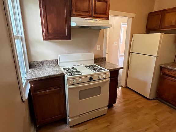 2nd image of 67 Derby Ave Floor 3