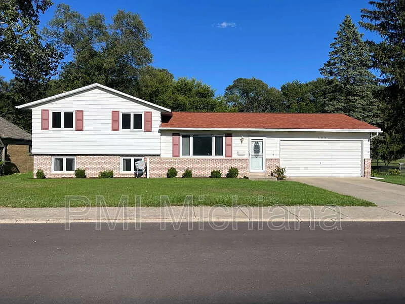 202 Ray St photo 1