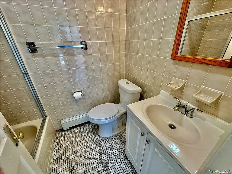 918 Hempstead Tpke #4 — Photo 5