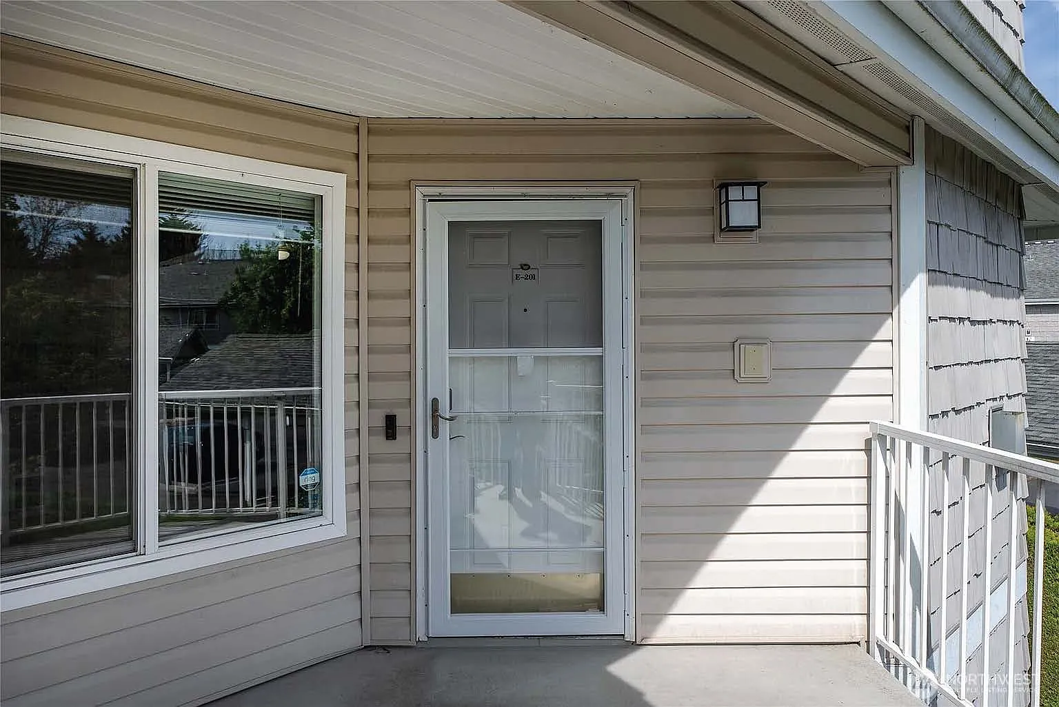 2 bed, 1032 sqft, $2,100 — Photo 3
