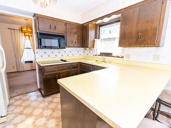 4th image of 6103 W Silver Brook Ln