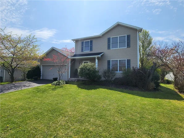 51 Grangerford Hts, West Henrietta, NY 14586