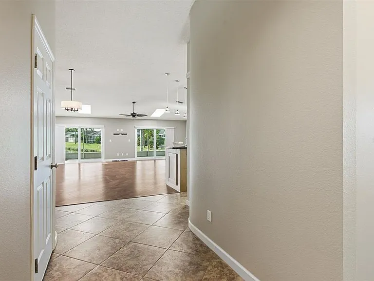 349 Fountainview Cir — Photo 4