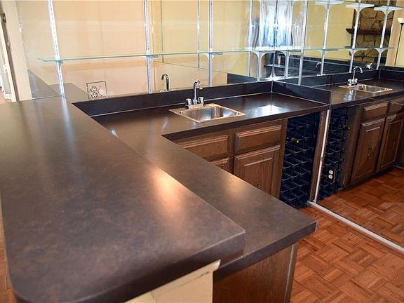 5th image of 8560 Park Ln #110