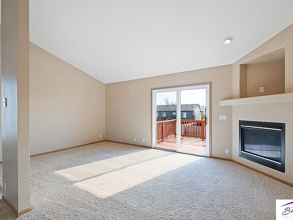 5th image of 18731 W St