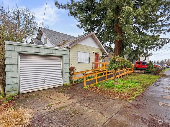 2nd image of 144 Roake Avenue SE