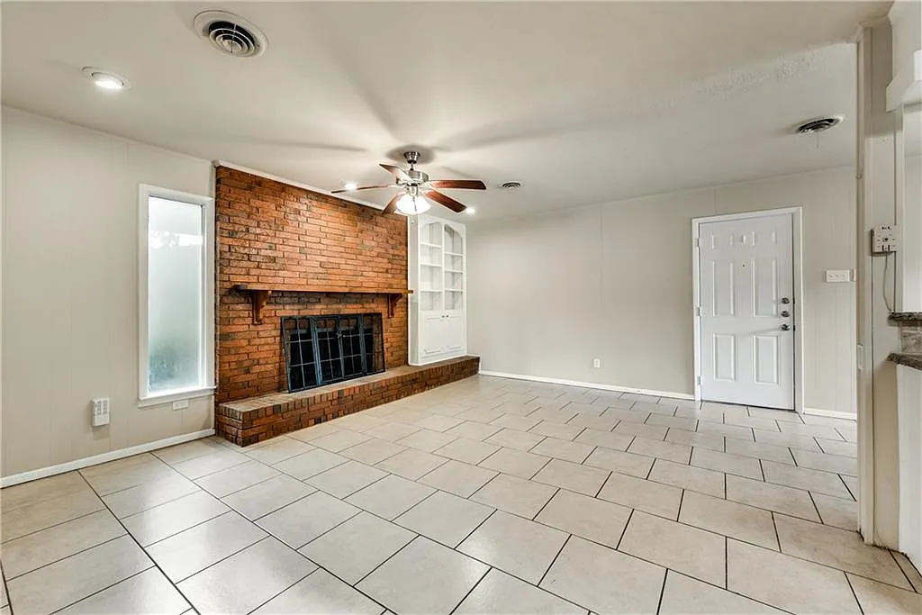 1601 Larkspur Dr; Arlington 76013 - 1 — Photo 2