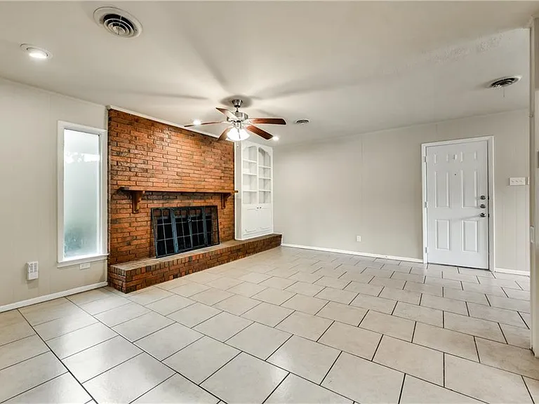 1601 Larkspur Dr — Photo 2