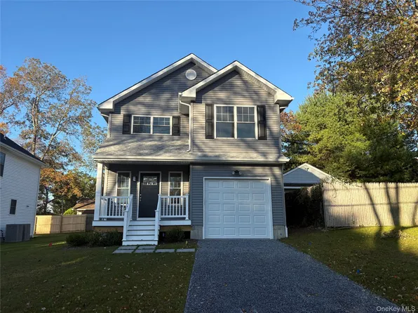 5 Cooper Avenue, Huntington Station, NY 11746