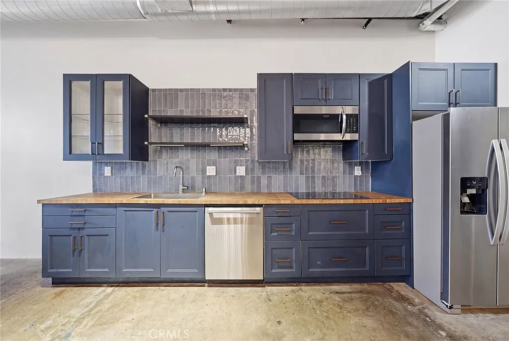 Studio, 930 sqft, $3,200 — Photo 4