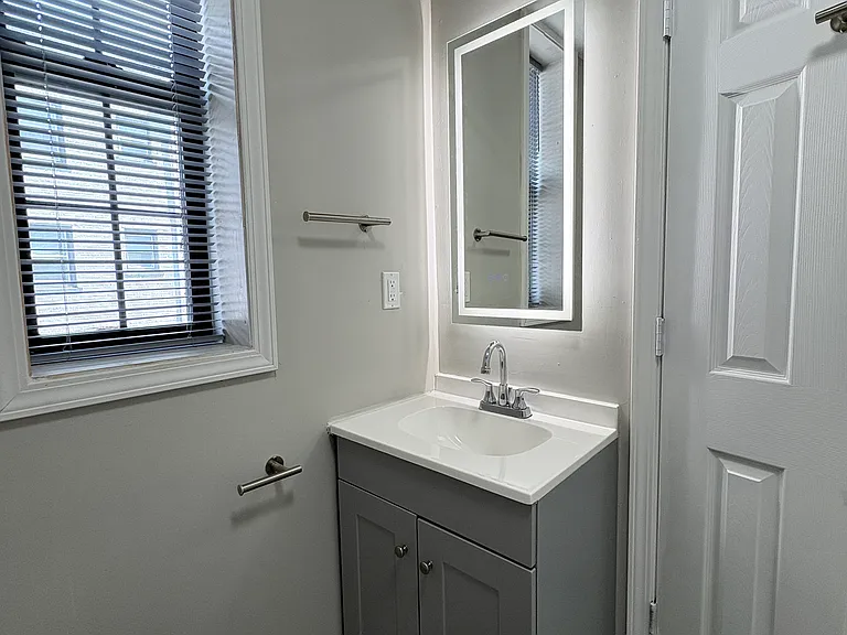 Meridian Living II — Photo 12
