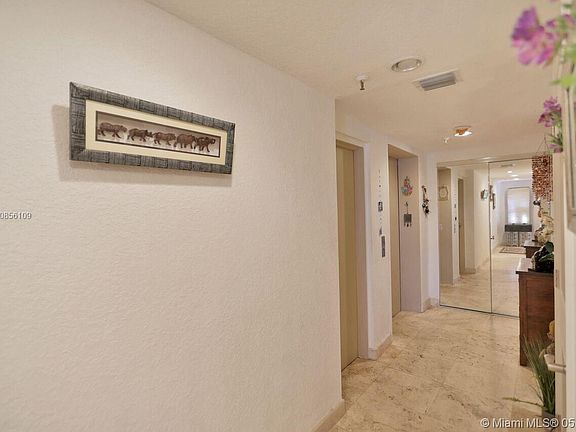 4th image of 454 Poinciana Dr #1621